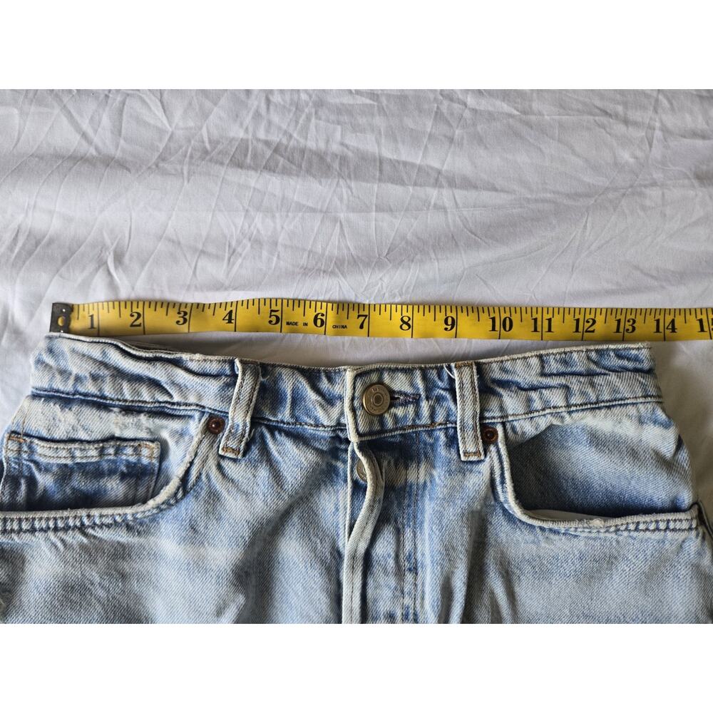 Reformation Raye Mid Rise 6" Relaxed Jean Shorts Womens 24 Tenaya Wash Raw Hem - Picture 4 of 7